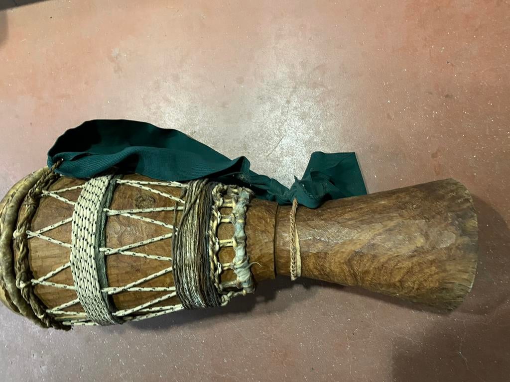 Djembe uit Gambia, Ophalen, Gebruikt
