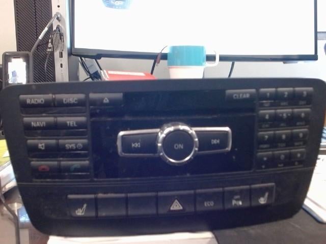 Autoradio Mercedes A176 2012-2015 A2469008710 (B2), Autos : Pièces & Accessoires, Enlèvement ou Envoi, Utilisé
