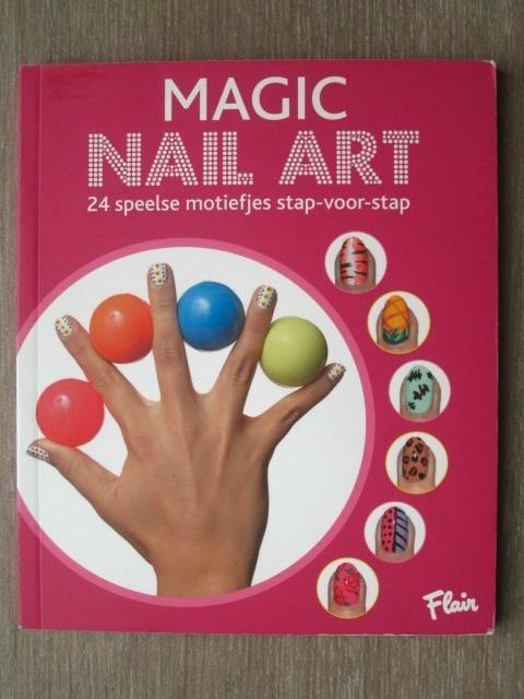 Boekje Magic Nail Art - nagel ontwerpen voor thuis, Ophalen of Verzenden, Gebruikt, Handen en Nagels, Accessoires
