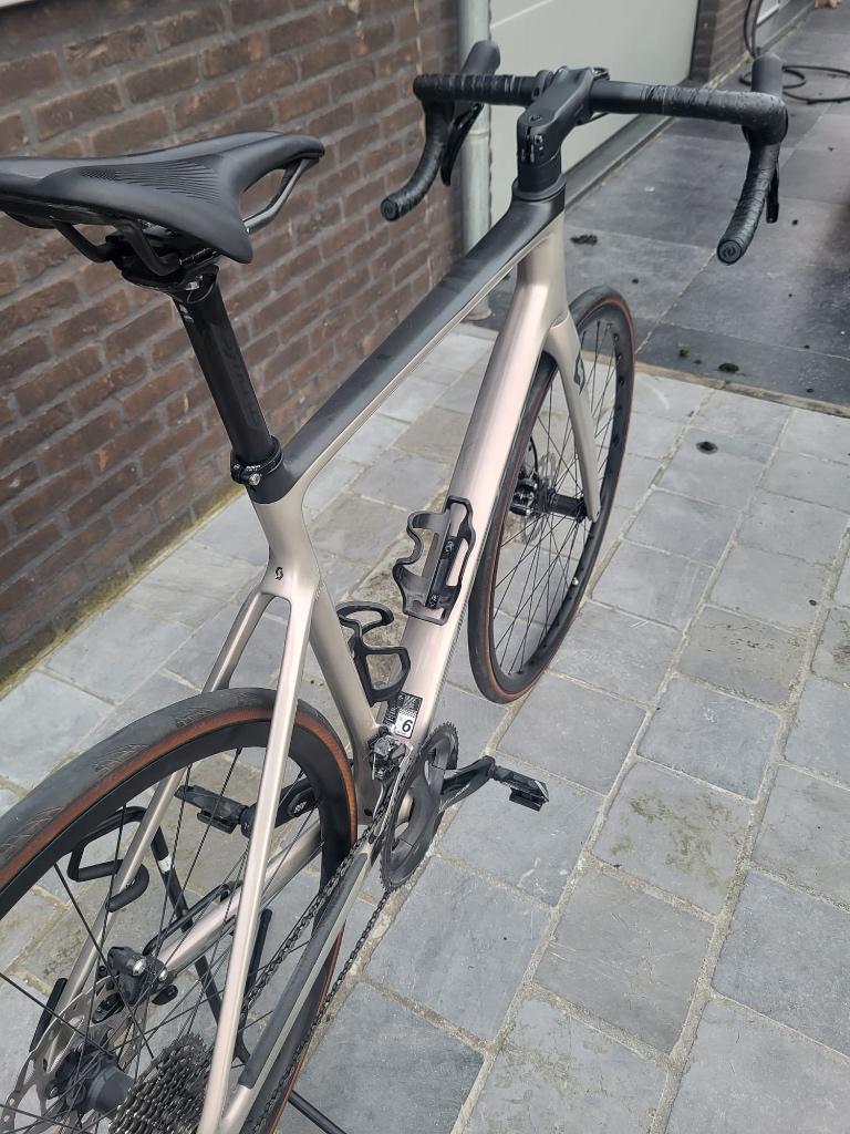 Scott Addict 39 - maat L - Prism Grey - incl powermeter, Fietsen en Brommers, 28 inch, Gebruikt, Meer dan 20 versnellingen, Ophalen