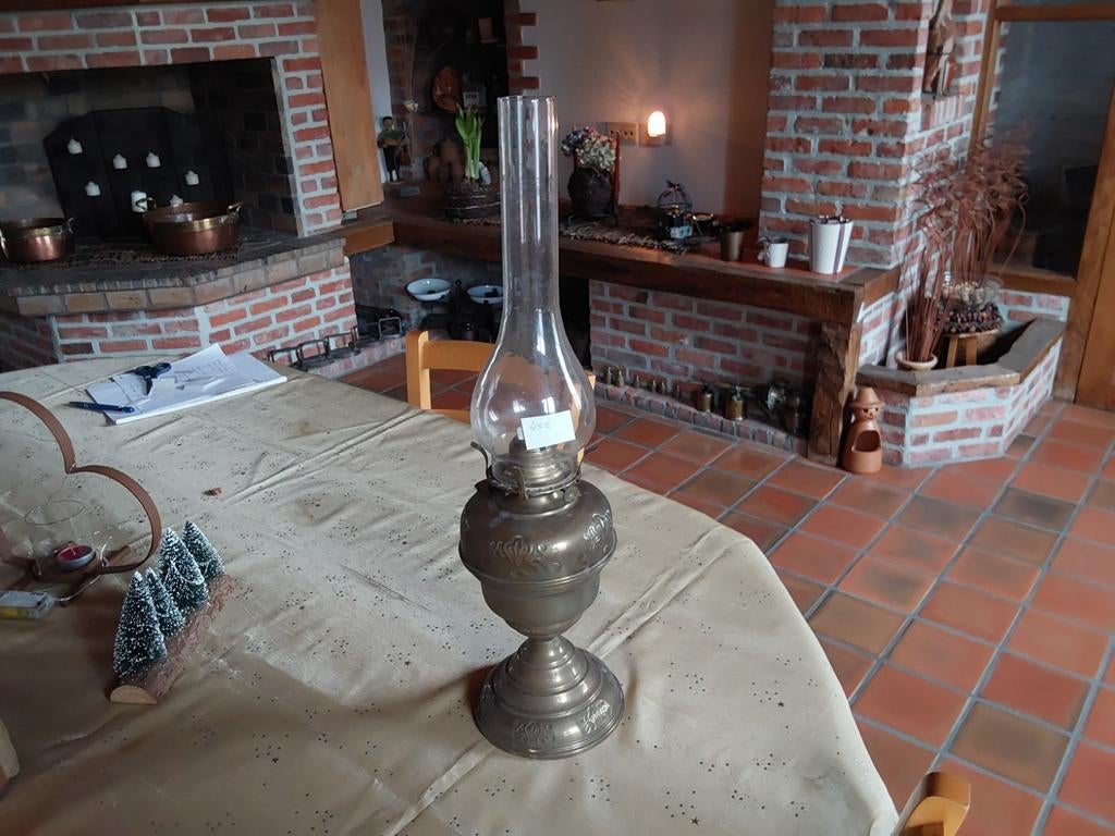 Oude koperen lamp met glazen bol, Ophalen of Verzenden