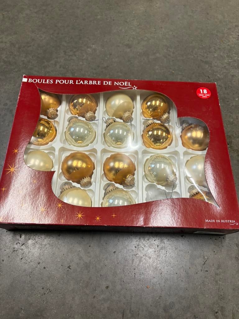 17 kerstballen, Ophalen, Zo goed als nieuw