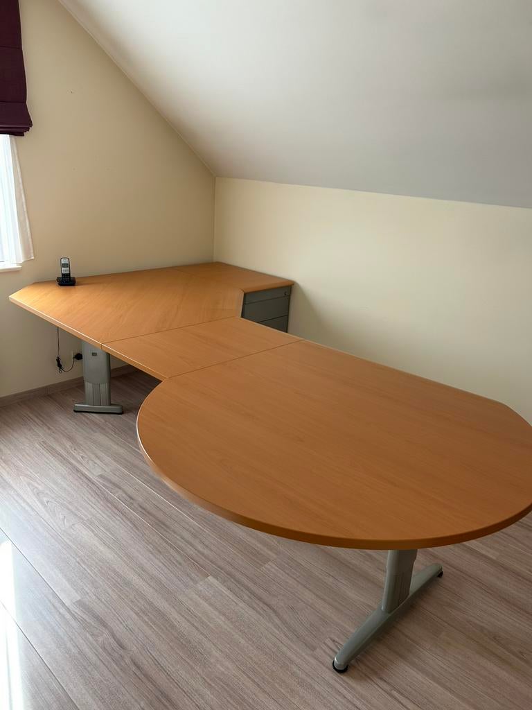 Markant bureau, Ophalen, Elektrisch, Zo goed als nieuw