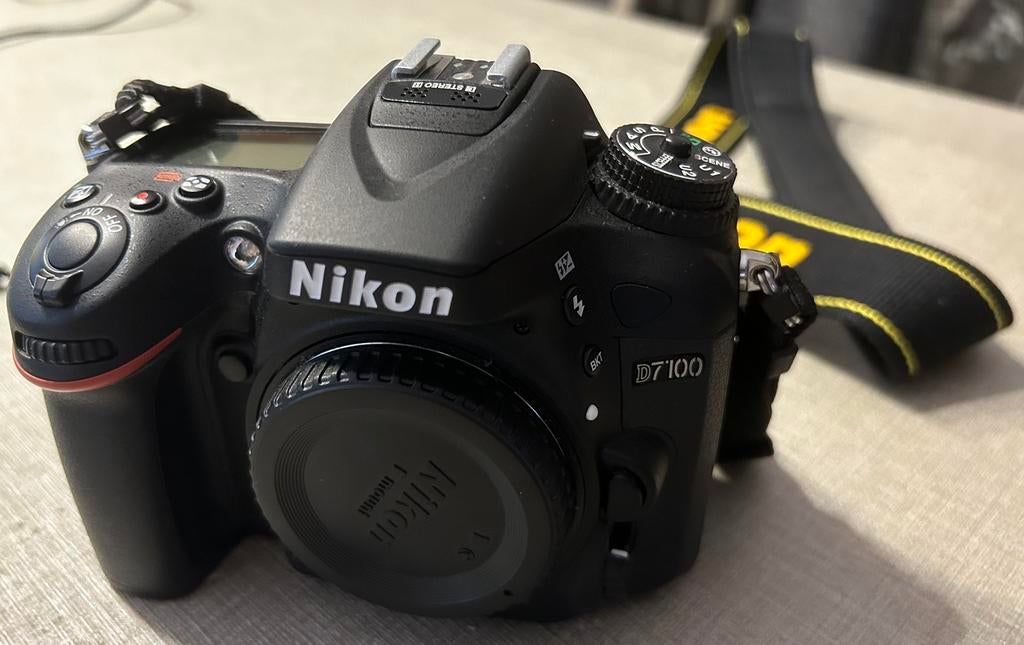 Nikon D7100 + Nikon Battery Charger MH-25, Enlèvement, Utilisé, Nikon