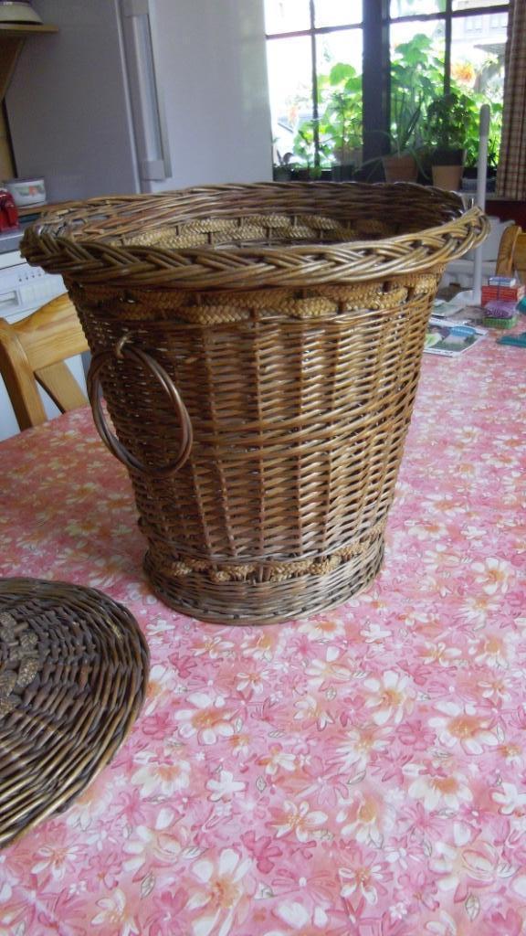 Rieten mand met deksel, Huis en Inrichting, Woonaccessoires | Schalen en Manden, Mand, Rond, Riet, Ophalen of Verzenden