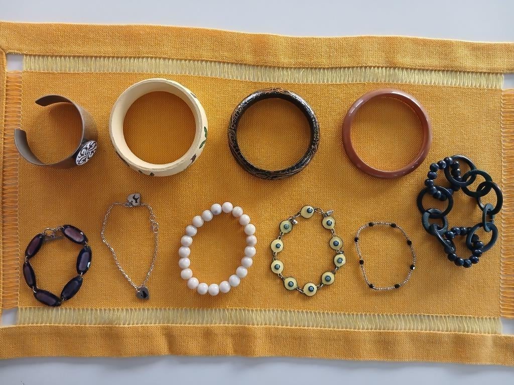 Lot de 10 bracelets - La vente à l'unité est aussi possible, Autres couleurs, Avec bracelets à breloques ou perles, Enlèvement