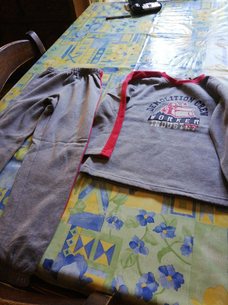 Jogging enfant. Taille 6ans., Ophalen of Verzenden, Zo goed als nieuw