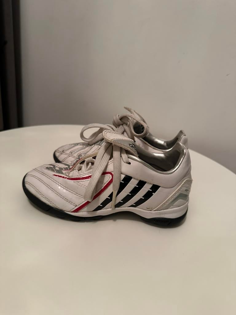 Adidas voetbalschoenen maat 29 kunstgras of hardcourt, Sports & Fitness, Football, Utilisé, Enlèvement ou Envoi