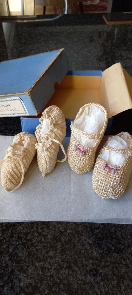 Anciens chaussons bébé. 13 eur la paire., Antiquités & Art, Enlèvement ou Envoi