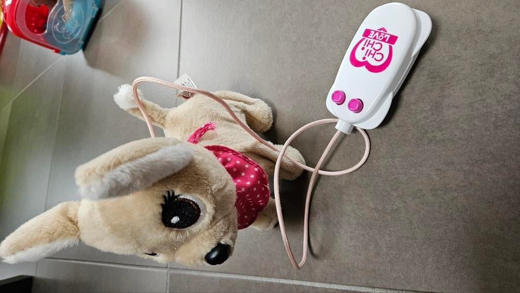 Chihuahua ChiChi Love ,  blaft, stapt en kwispelt, Ophalen of Verzenden, Zo goed als nieuw, Hond