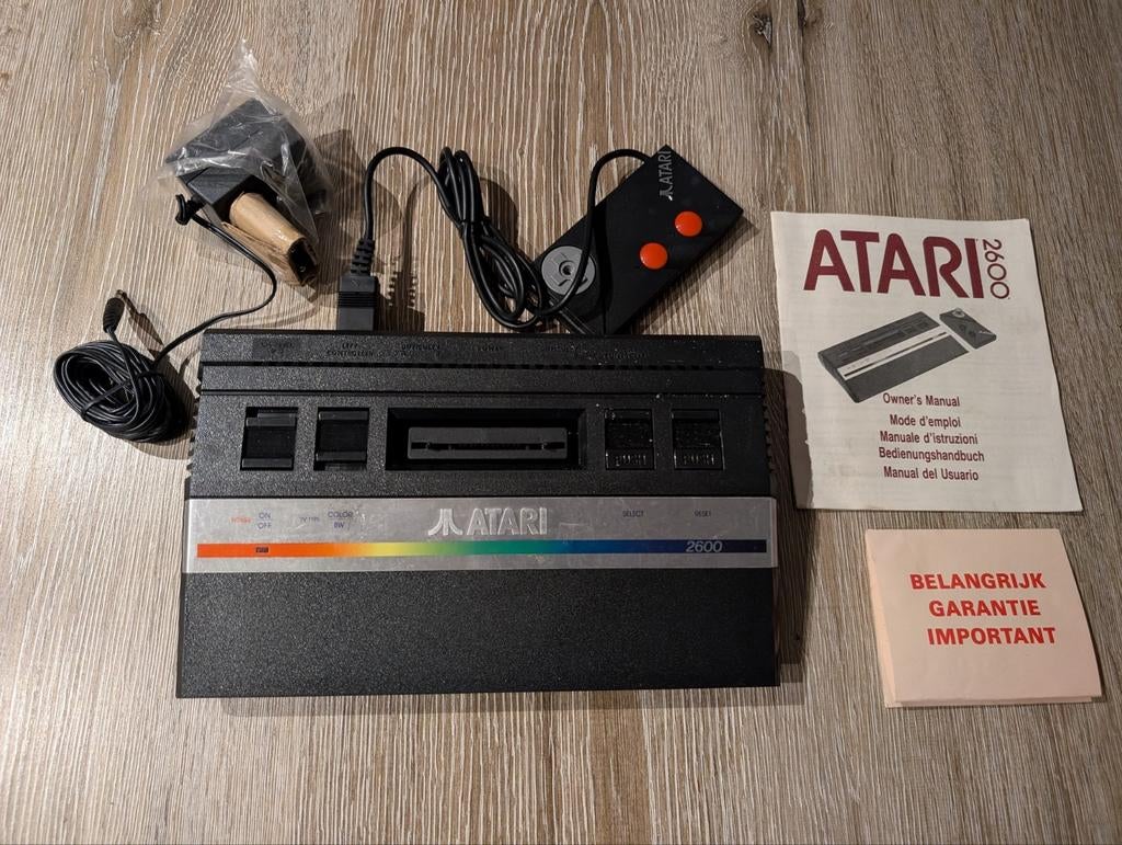 Atari 2600 Junior gameconsole + 1 originele Atari-controller, Games en Spelcomputers, Ophalen of Verzenden, Zo goed als nieuw