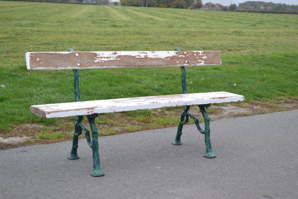 mooi landelijk tuinbankje met gietijzeren poten, Ophalen