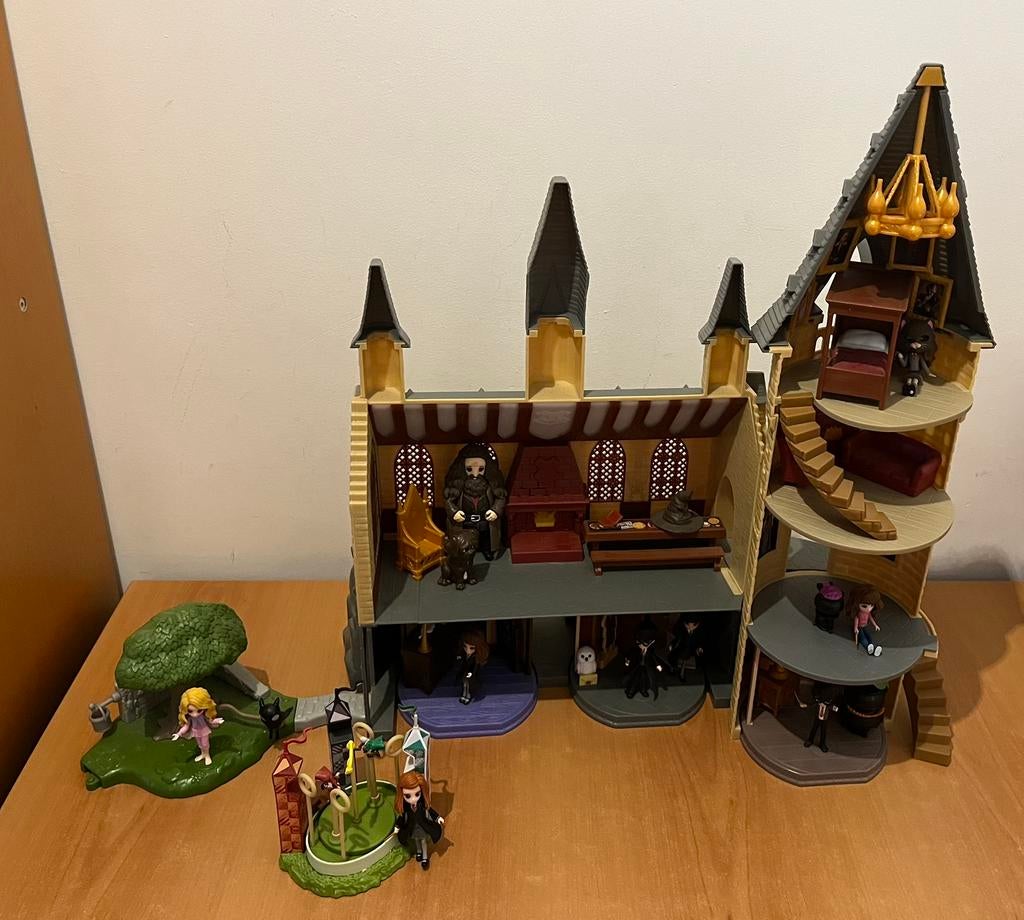 Harry Potter Hogwarts Kasteel, Kinderen en Baby's, Speelgoed | Poppenhuizen, Zo goed als nieuw, Accessoires, Ophalen