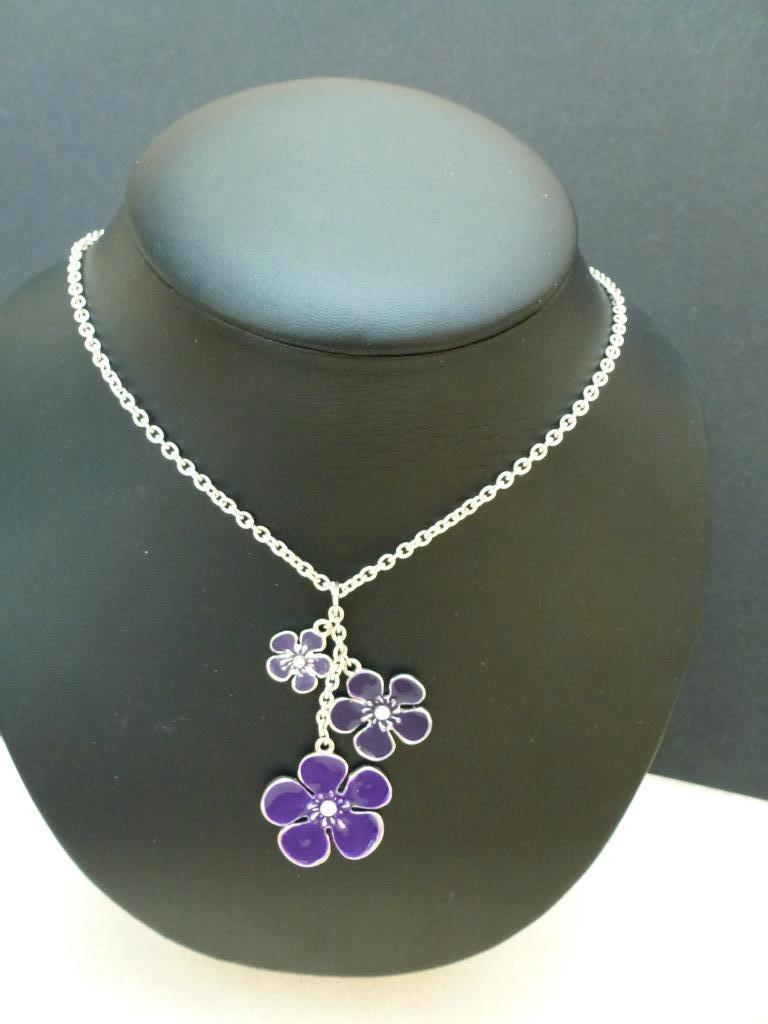 collier avec pendentifs floraux bleus et violets, Bijoux, Sacs & Beauté, Colliers, Enlèvement ou Envoi, Comme neuf, Autres matériaux