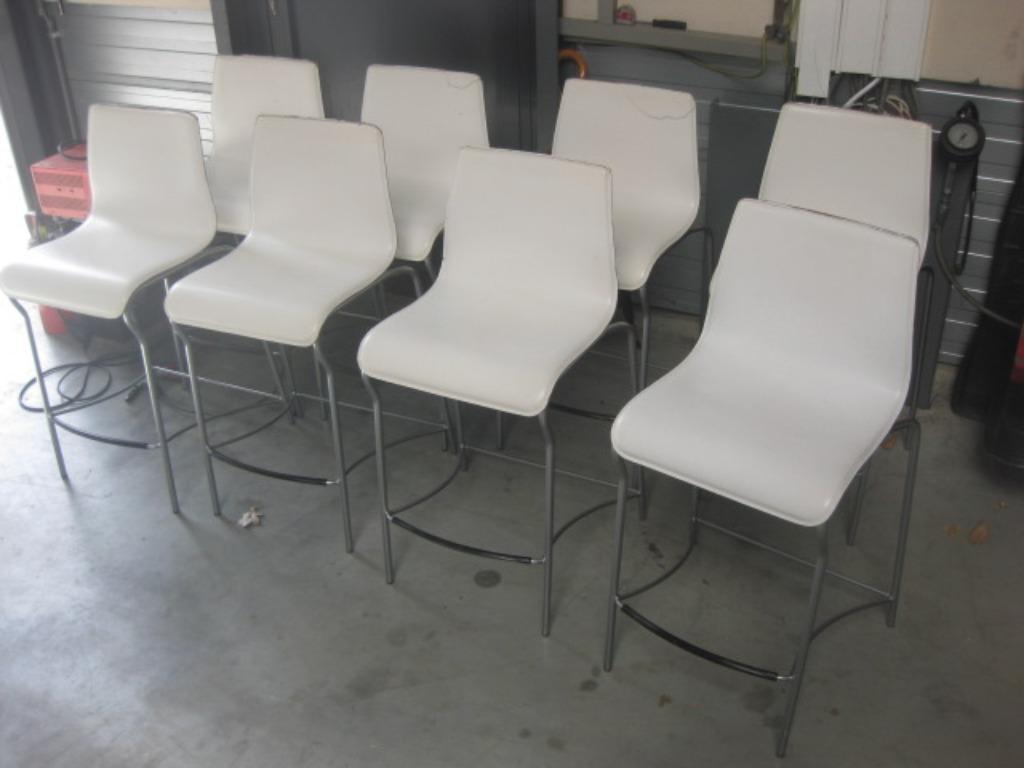 Tabourets de bar design en cuir blanc, Maison & Meubles, Tabourets de bar, Utilisé, 60 à 90 cm, Cuir, 5 tabourets ou plus, Avec repose-pieds