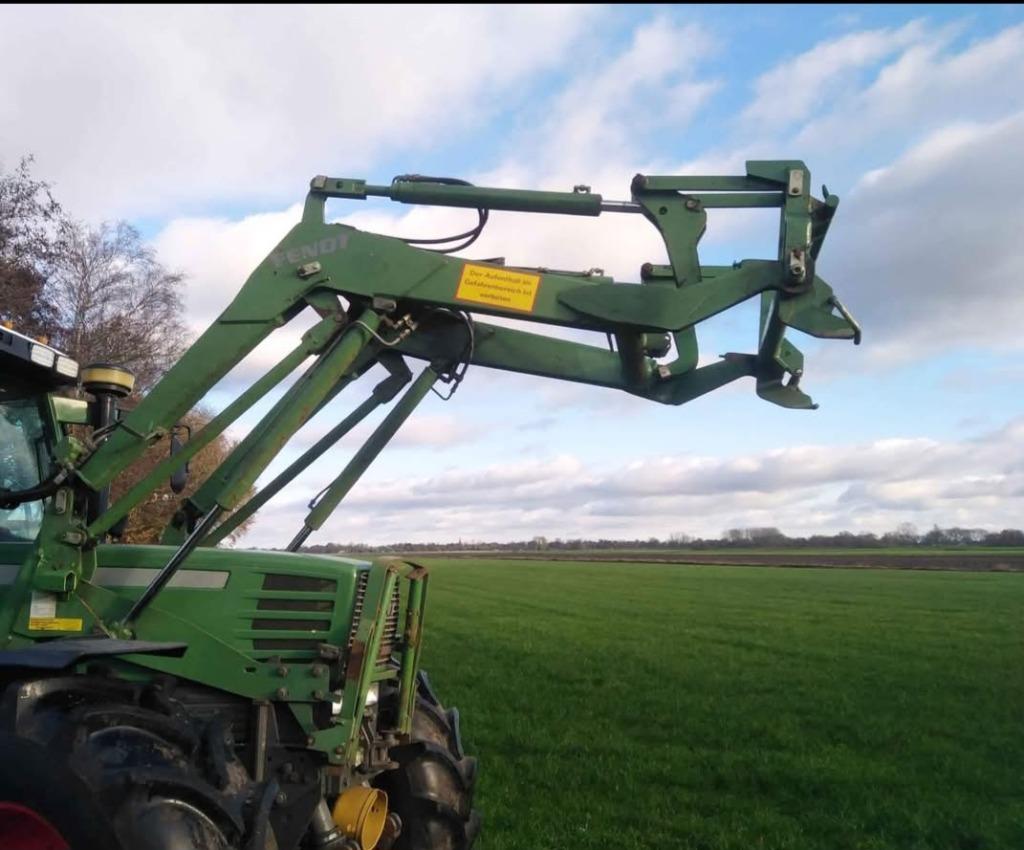 Zeer nette frontlader voorlader fendt 300 of 500 serie, Ophalen