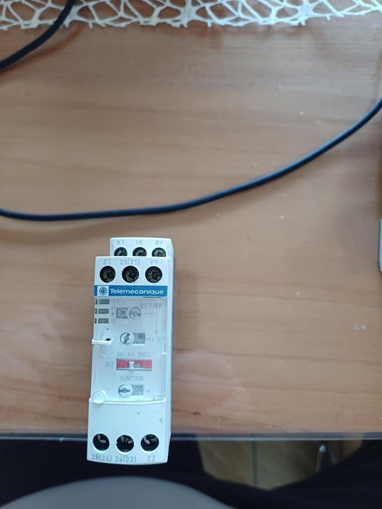 telemecanique RE7MY13BU, Doe-het-zelf en Bouw, Elektriciteit en Kabels, Ophalen of Verzenden, Gebruikt