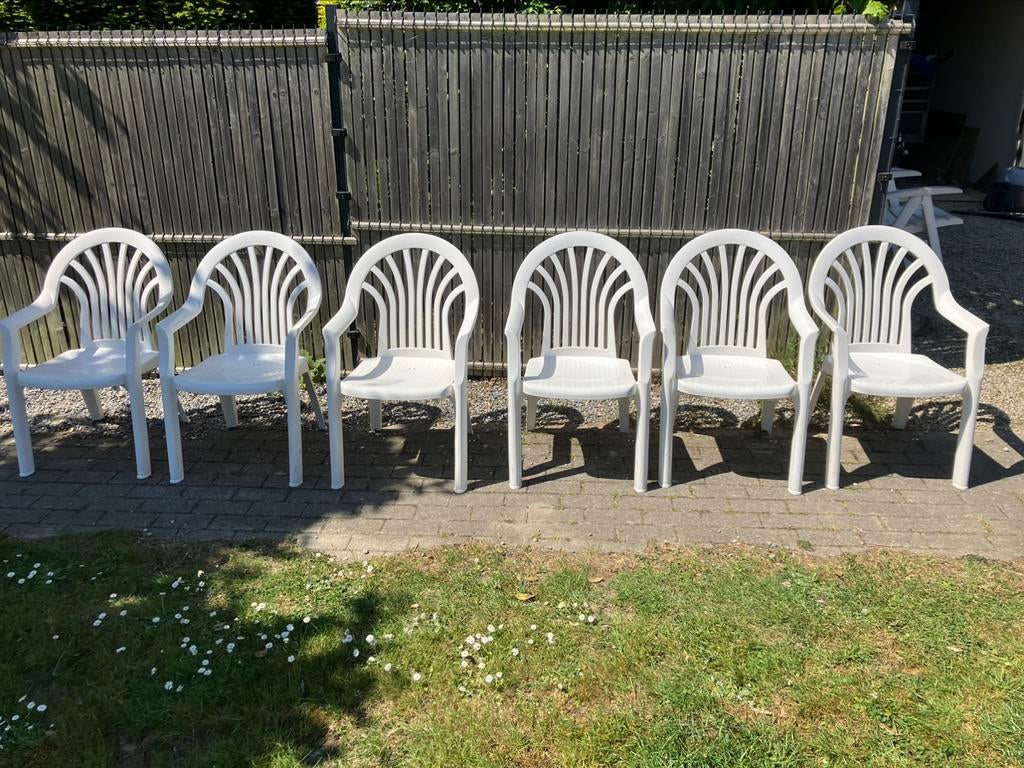 5 plastieken tuinstoelen hartmann, Ophalen