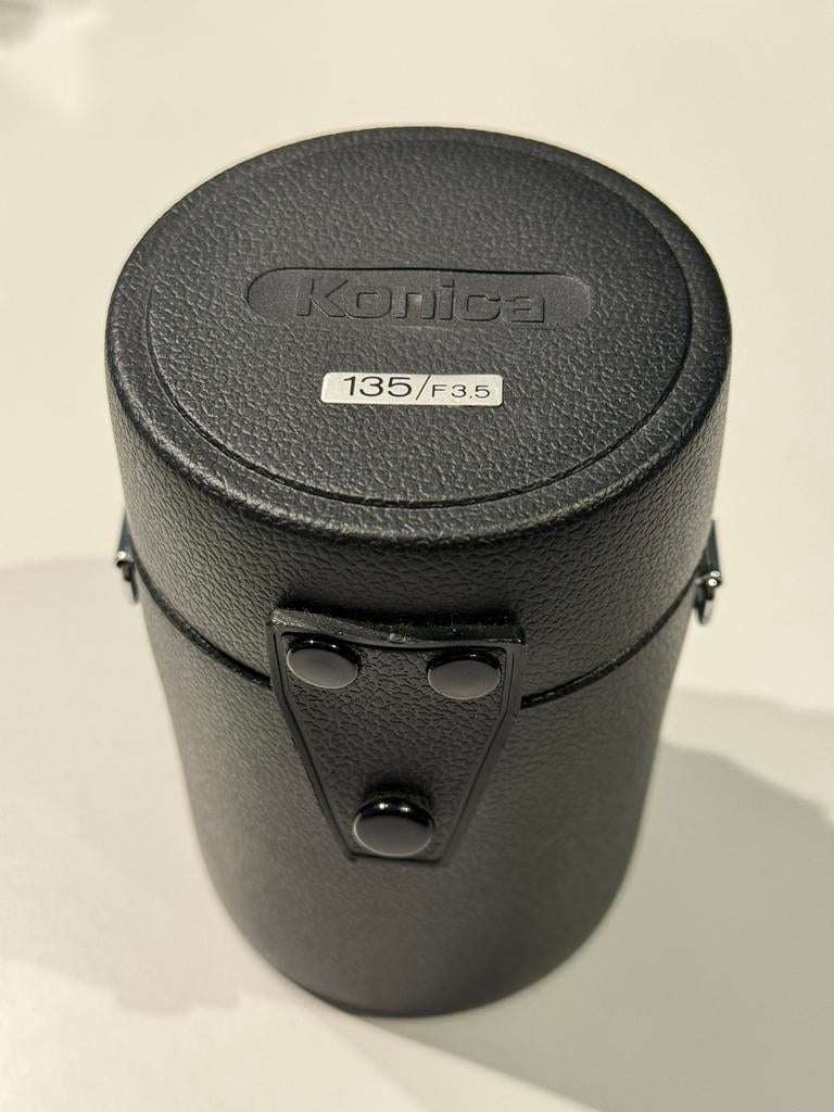 KONIKA HEXANON AR 135 F 3.5 (Made in Japan) met koffer, Ophalen, Zo goed als nieuw