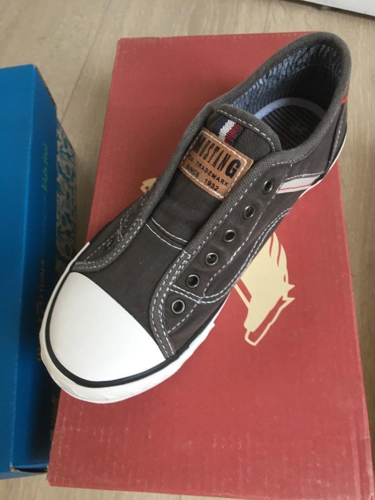 Sneakers MUSTANG  34. NIEUW NEUVES. 34, Neuf, Garçon ou Fille, Enlèvement ou Envoi, MUSTANG