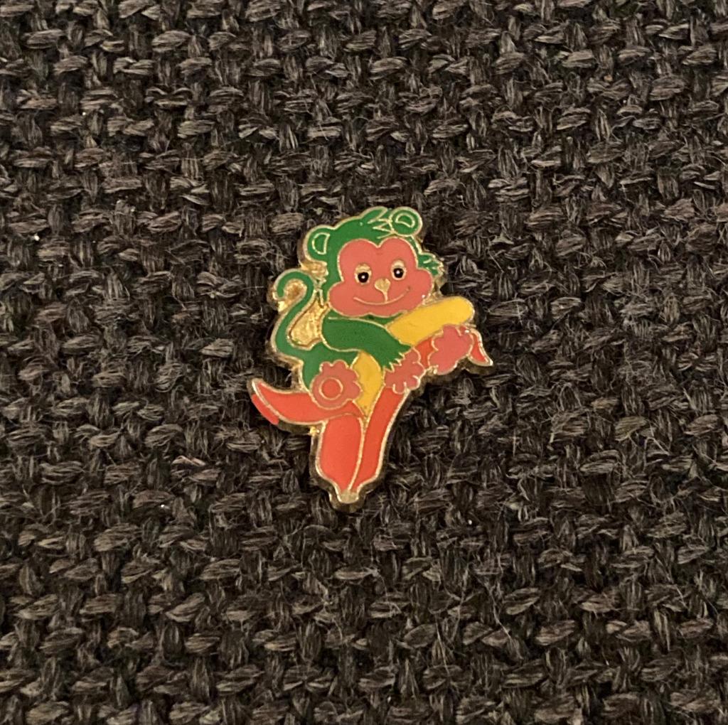 PIN - AAPJE - AAP - SINGE - MONKEY, Envoi, Utilisé, Animal et Nature, Insigne ou Pin's