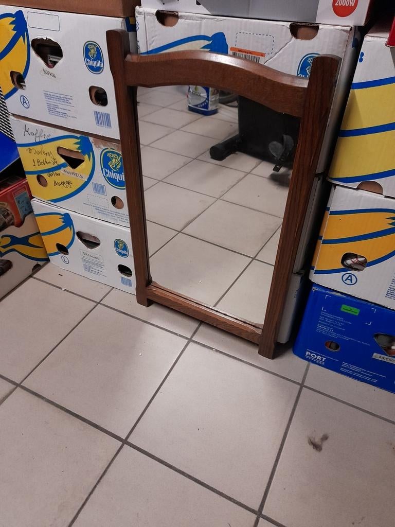 Oude spiegel, Enlèvement