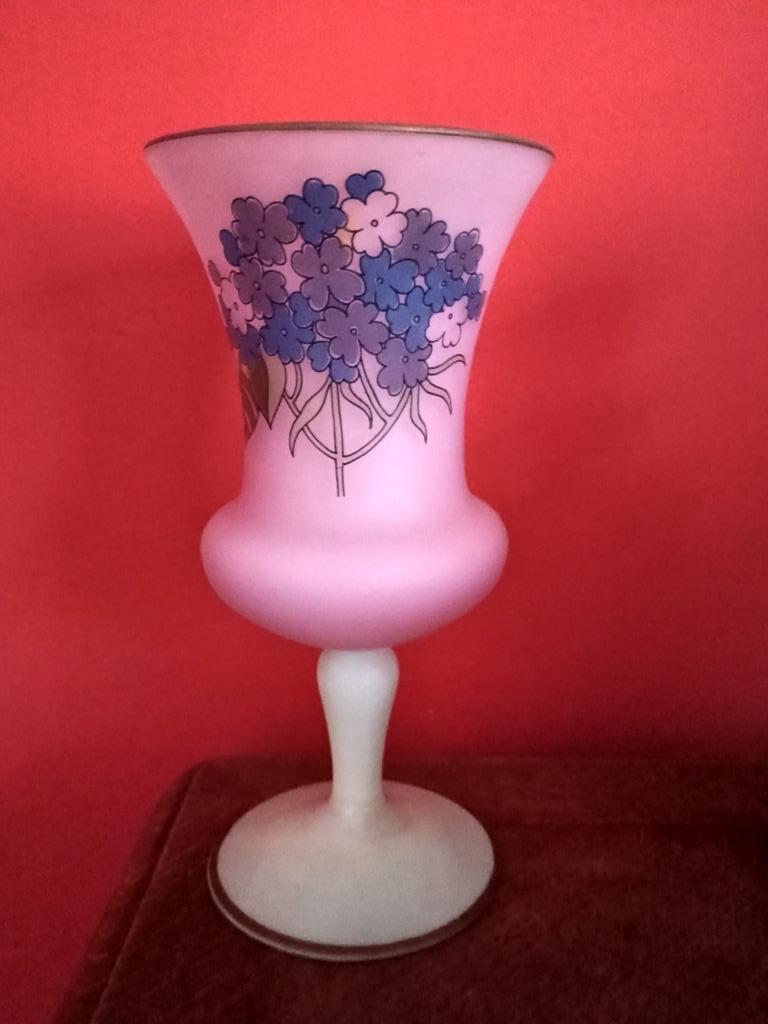 Roze opaline vaasje op voet- bloemendecor, Ophalen