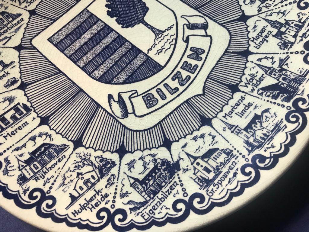 Bord BILZEN, Antiek en Kunst, Antiek | Keramiek en Aardewerk, Ophalen