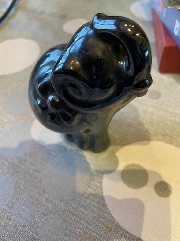 Zwart olifantje, Ophalen