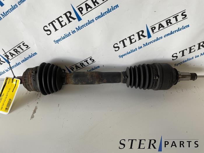 Arbre de transmission avant gauche d'un Mercedes A-Klasse, Enlèvement ou Envoi, 3 mois de garantie, Utilisé, Mercedes-Benz