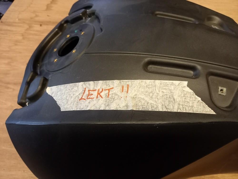 RÉSERVOIR D'ESSENCE DUCATI MONSTER 696-796, Motos, DUCATI, Enlèvement ou Envoi, Utilisé, Jackierogier@outlook.be