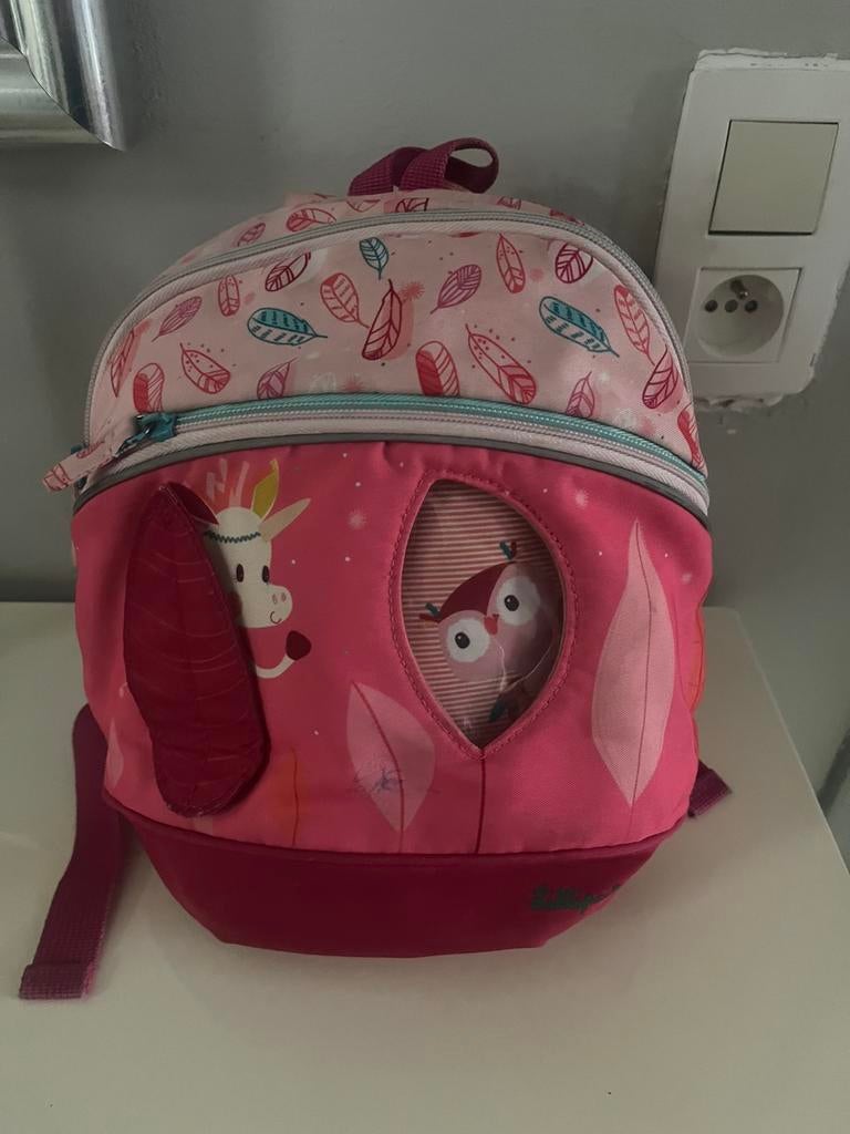 Sac à dos maternelle rose Louise La Licorne Lilliputiens tu, Bijoux, Sacs & Beauté, Sacs | Cartables, Enlèvement ou Envoi, Comme neuf
