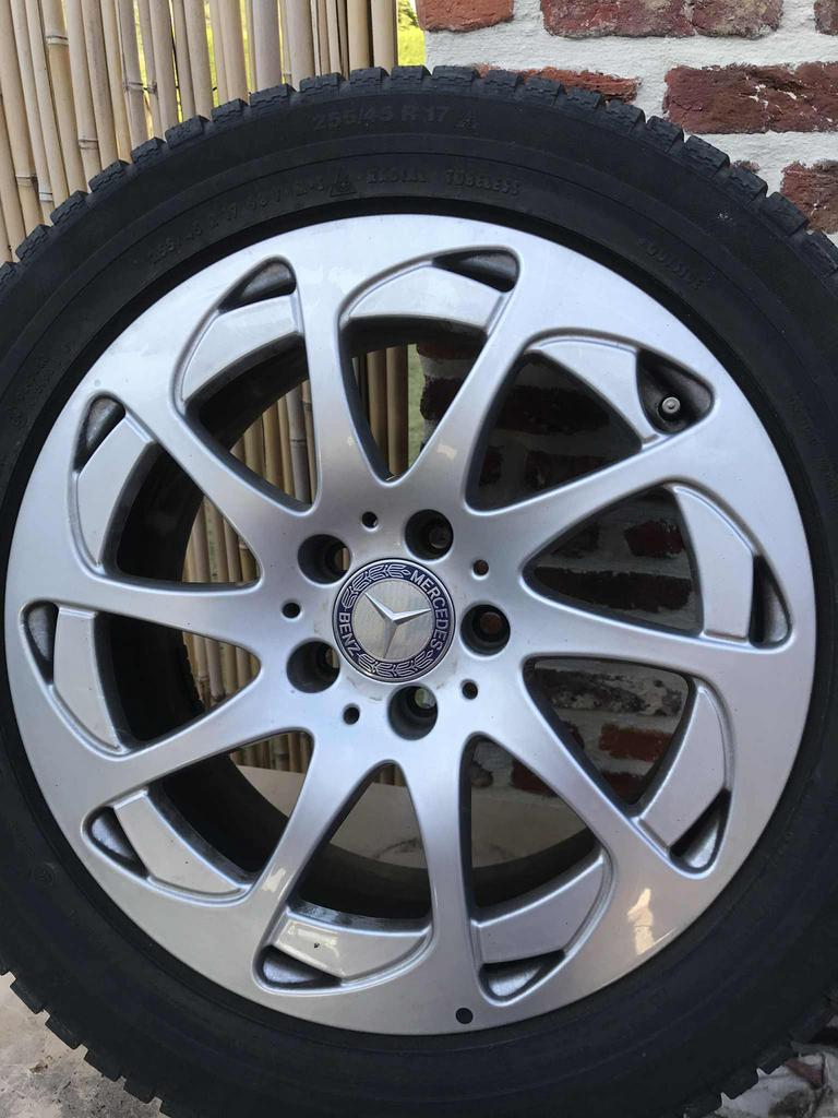 Winterbanden Mercedes Sl , velgen in nieuwe staat ., Ophalen, Winterbanden, Band(en)