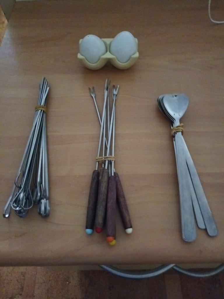 Brochettes, fourchettes à fondue, cuillères à glace, sel et, Enlèvement ou Envoi, Comme neuf