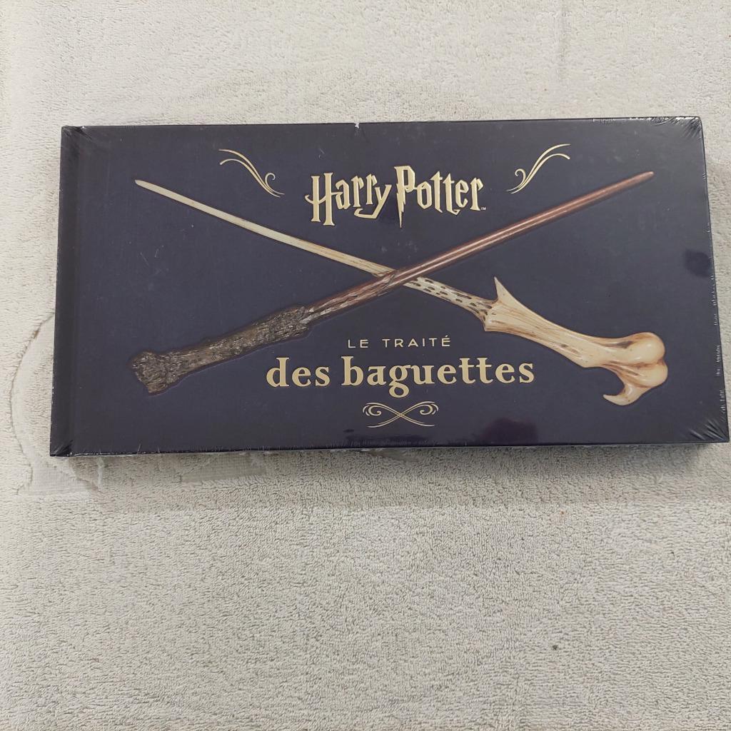 Harry POTTER - le traité des BAGUETTES - neuf sous cello, Collections, Harry Potter, Neuf, Enlèvement ou Envoi