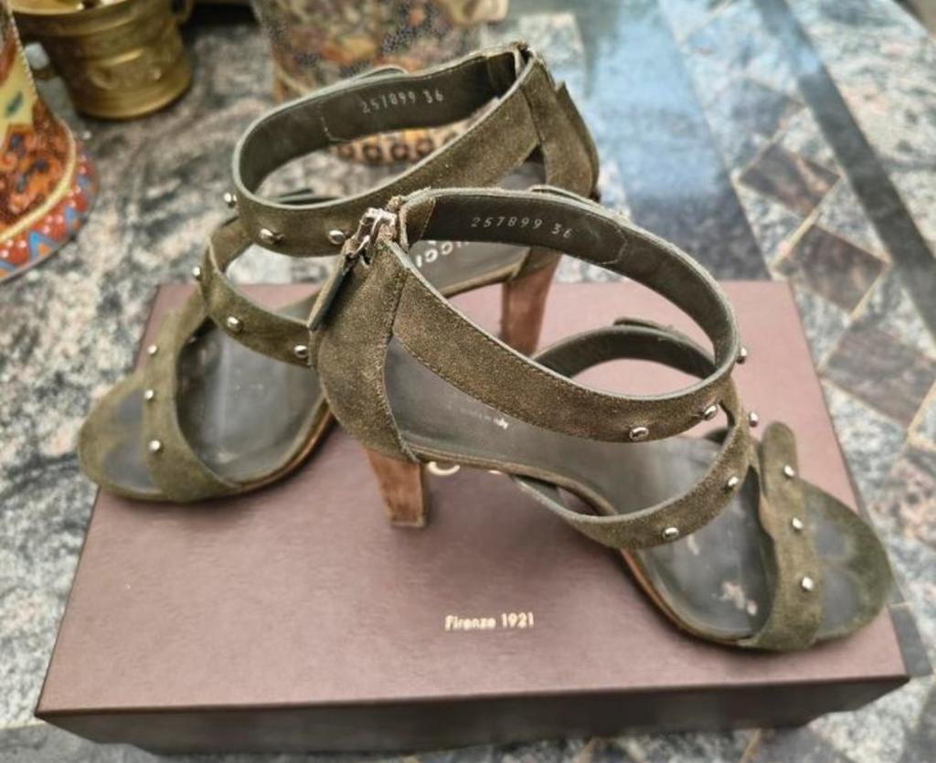 Gedragen GUCCI Dames Schoenen Maat 36 Te Koop Intermassa BV, Ophalen, Gedragen