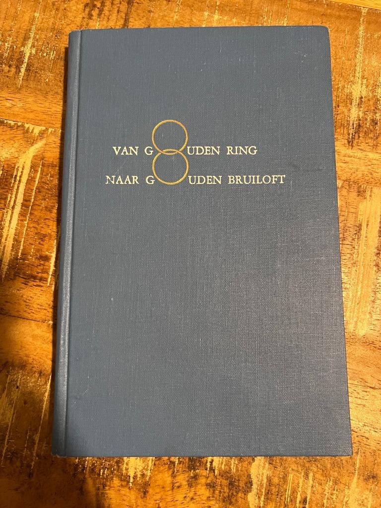 Van Gouden ring naar Gouden bruiloft - vintage huwelijksboek, Ophalen of Verzenden, Zo goed als nieuw, Overige onderwerpen
