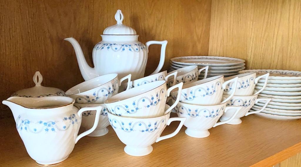 Eet en koffieservies, Service complet, Comme neuf, Enlèvement, Autres styles