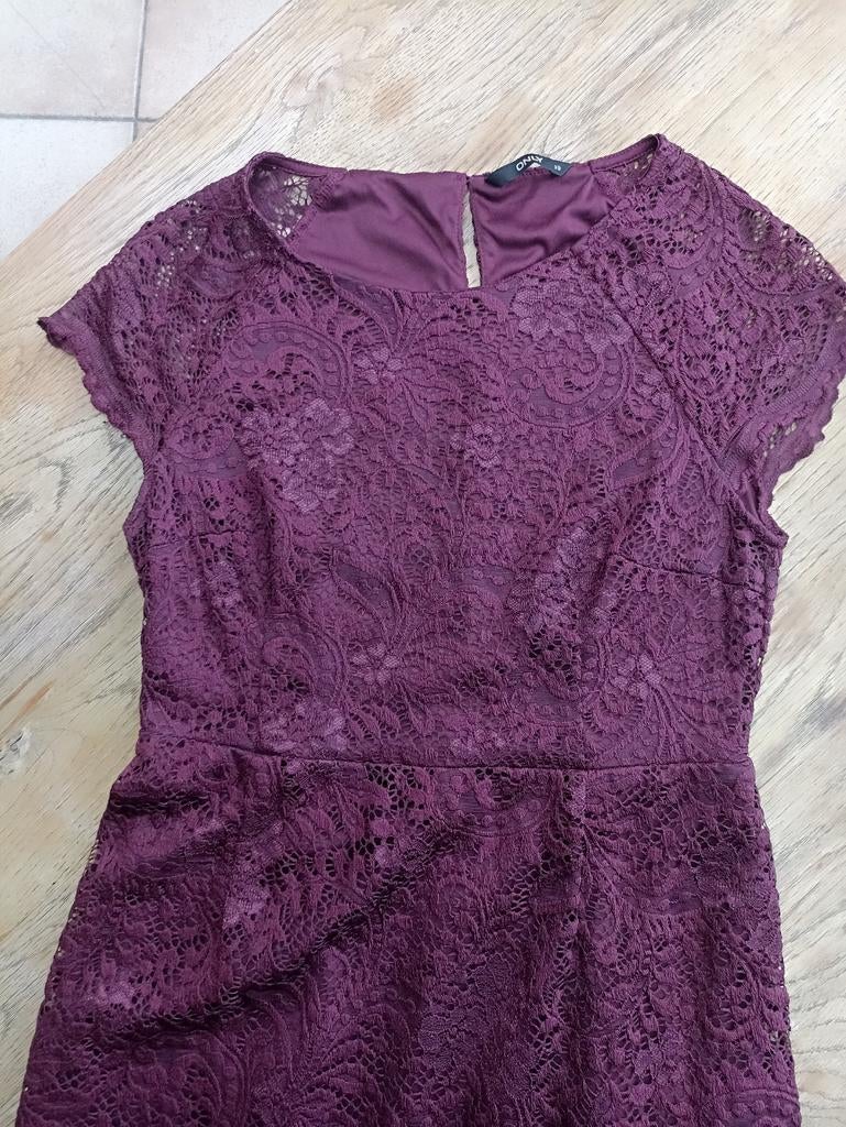 Robe dentelle aubergine Only taille 38, Taille 38/40 (M), Only, Enlèvement ou Envoi, Comme neuf