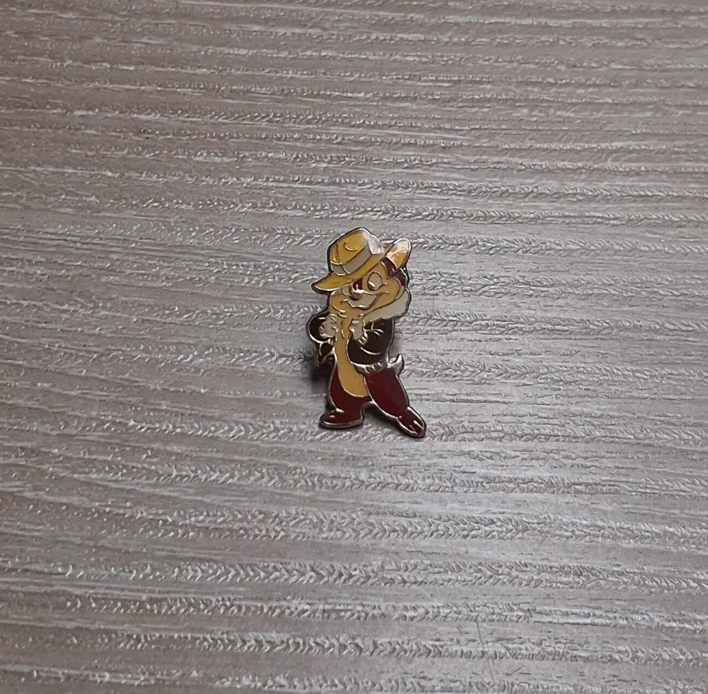 PIN - DISNEY - CHIP 'N' DALE - KNABBEL EN BABBEL, Verzamelen, Verzenden, Gebruikt, Figuurtje, Speldje of Pin