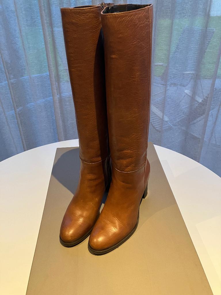 Lange laarzen cognackleur 37, Kleding | Dames, Hoge laarzen, Bruin, Ophalen of Verzenden, Zo goed als nieuw