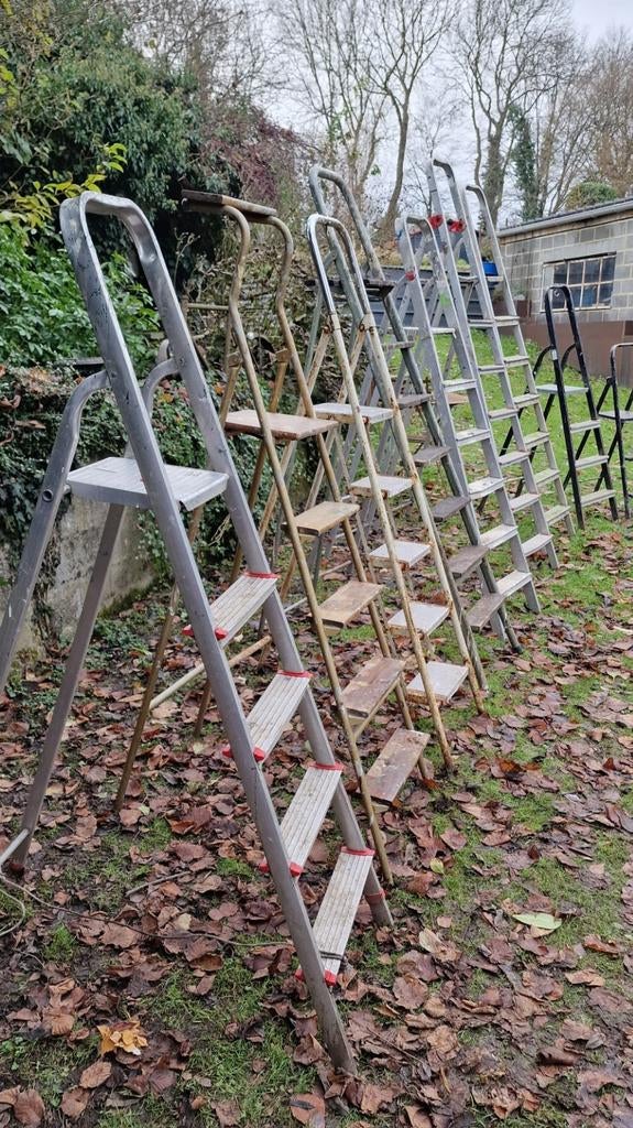 Lot de 11 Escabelles / Escabeaux, Enlèvement, Utilisé, Échelle