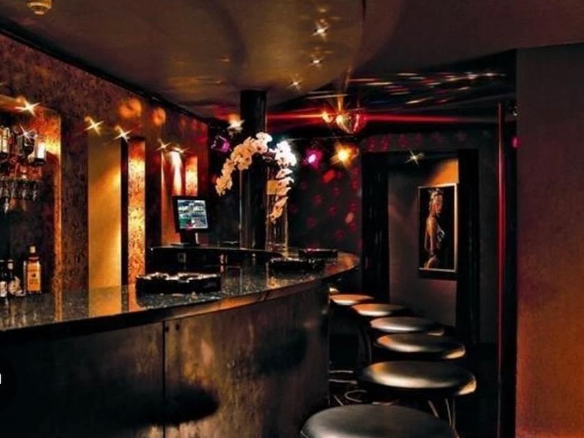 Exclusieve Privé Bar & Luxe Wellness Suites in Gent, 4 of meer slaapkamers, Dorp, Antwerpen of Vlaanderen, Jacuzzi