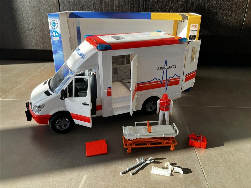 Bruder 02676 Mercedes Sprinter ambulance met bestuurder, Ophalen, Zo goed als nieuw