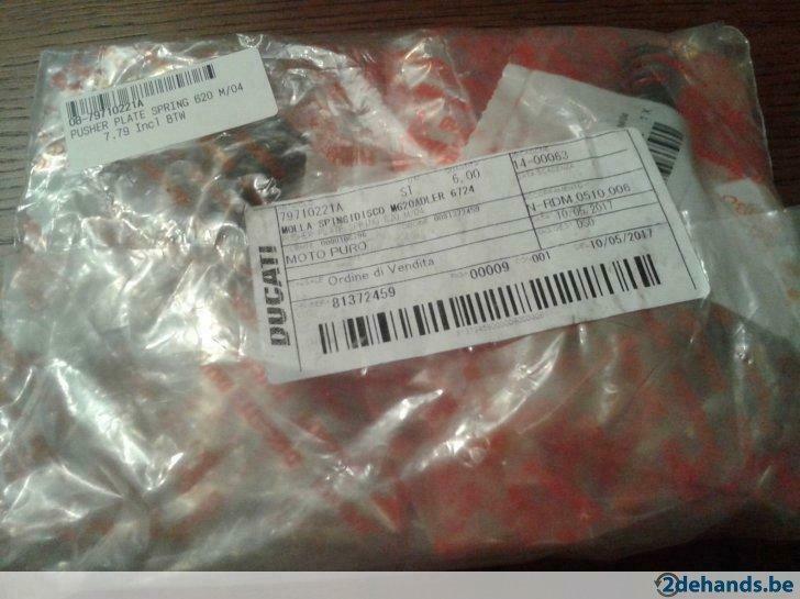 79710221A Ducati Pusher Plate Spring 6x ( new), Nieuw