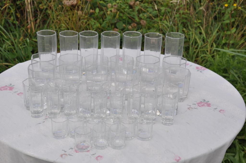 ensemble de 43 verres octogonale, Enlèvement ou Envoi, Comme neuf, Verre, Verre ou Verres