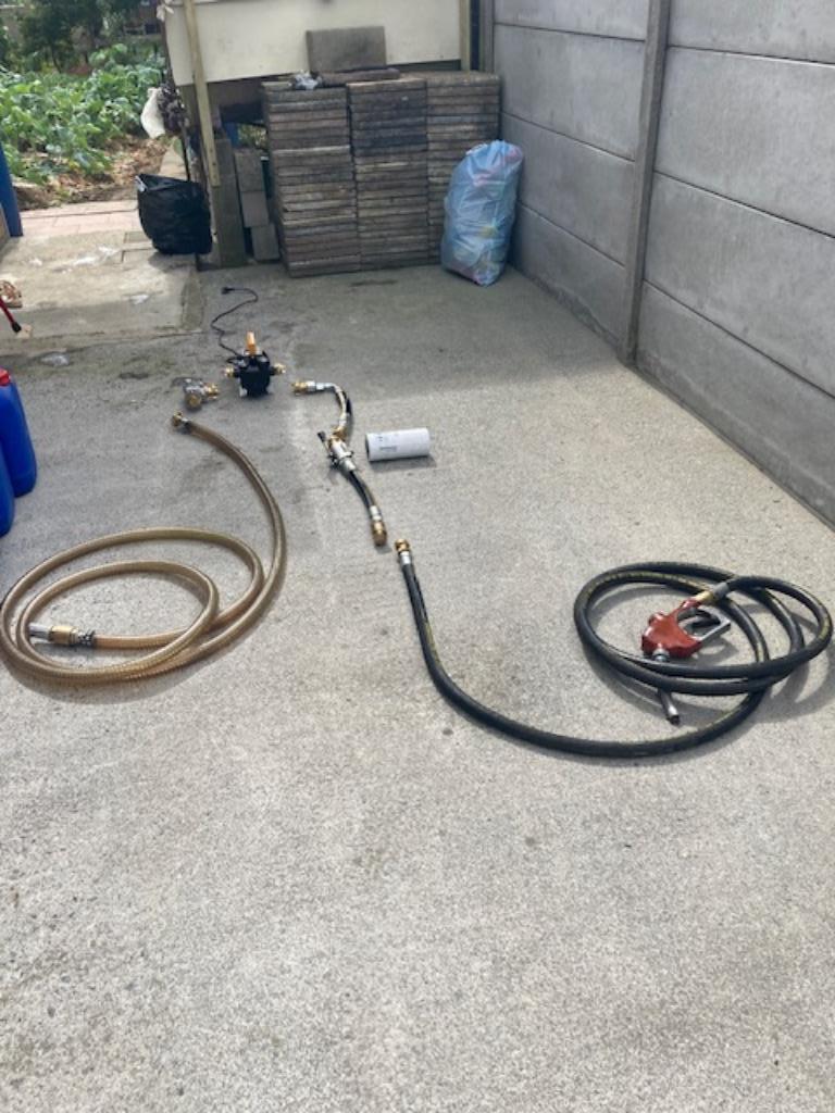 Pompe à carburant + accessoires, Enlèvement, Utilisé