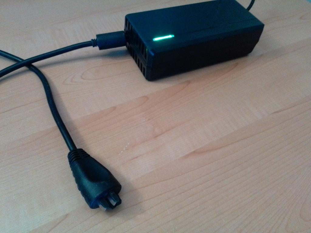Chargeur Bosch 36-4/230 avec écran LED (rouge - vert), Enlèvement