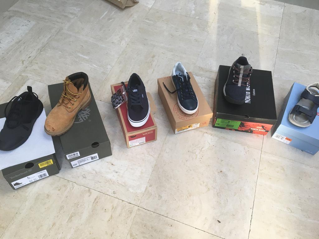 Sneakers  Merkschoenen als nieuw 31 33 34 35 39 44, Garçon ou Fille, Enlèvement ou Envoi, Comme neuf, Chaussures