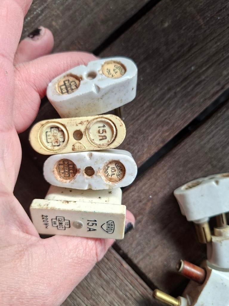 Lot d anciens fusibles a broche porcelaine, Enlèvement ou Envoi